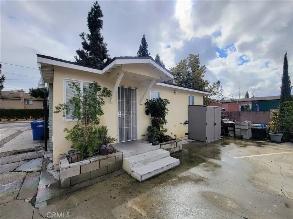 8429 Somerset Blvd. Paramount, CA 90723