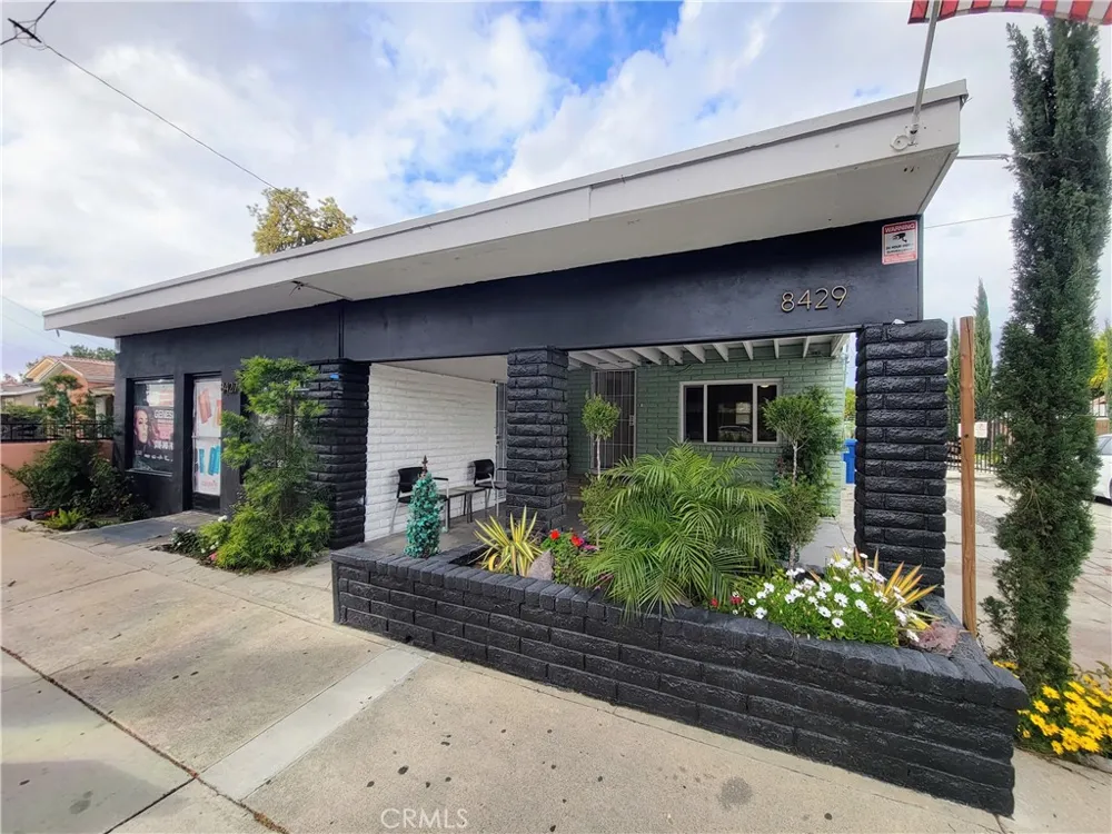8429 Somerset Blvd. Paramount, CA 90723