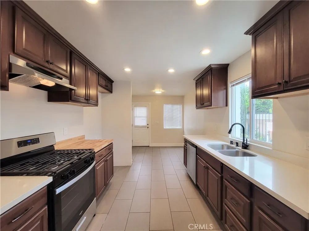 8429 Somerset Blvd. Paramount, CA 90723