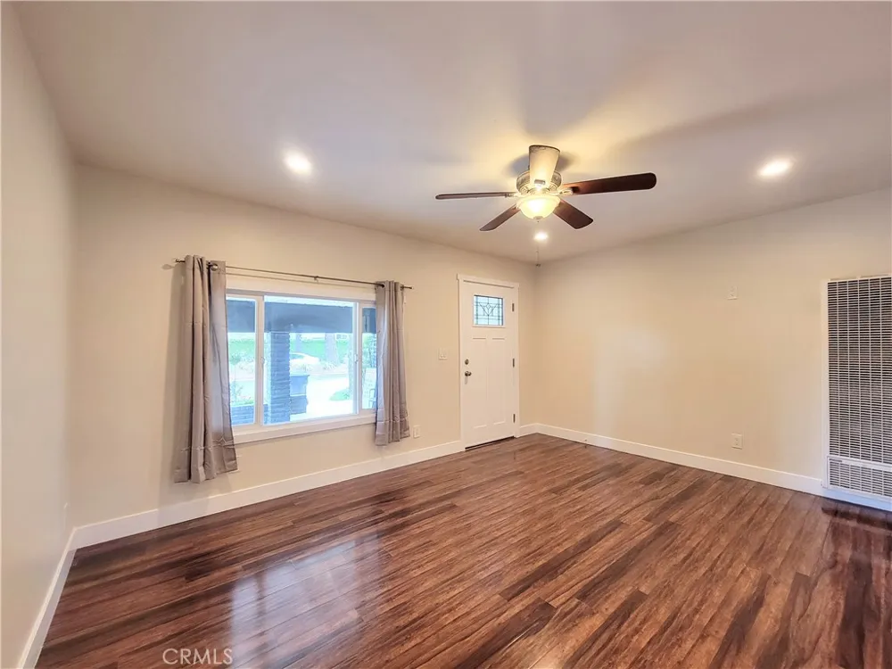 8429 Somerset Blvd. Paramount, CA 90723