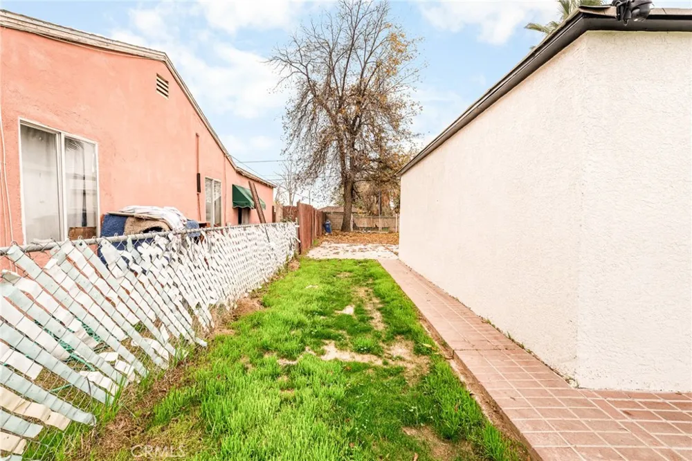 407 4th Bakersfield, CA 93304