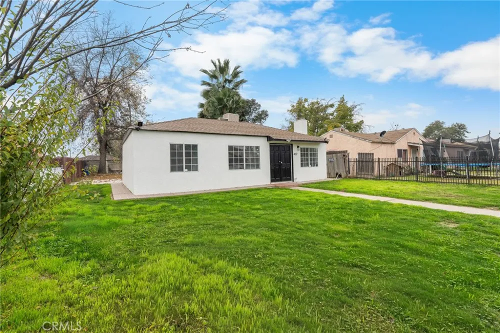 407 4th Bakersfield, CA 93304