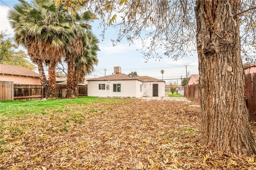 407 4th Bakersfield, CA 93304