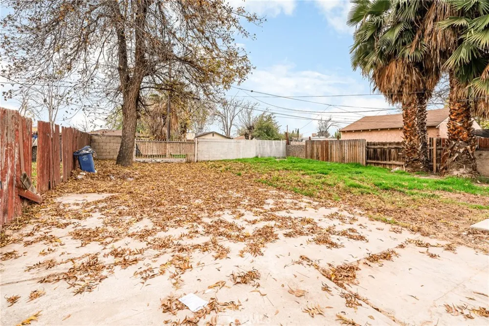 407 4th Bakersfield, CA 93304