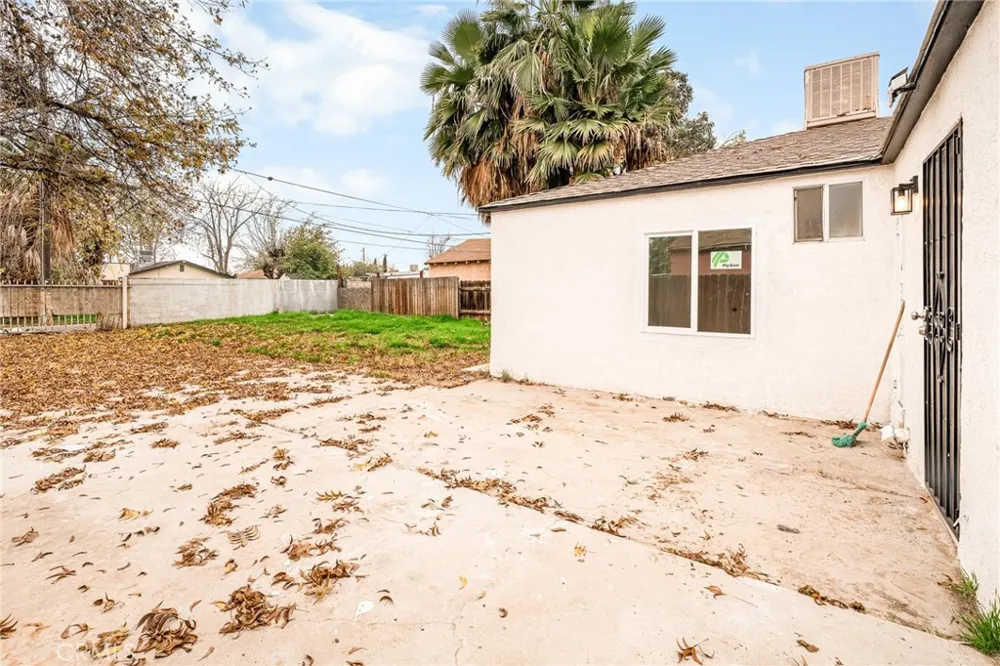 407 4th Bakersfield, CA 93304
