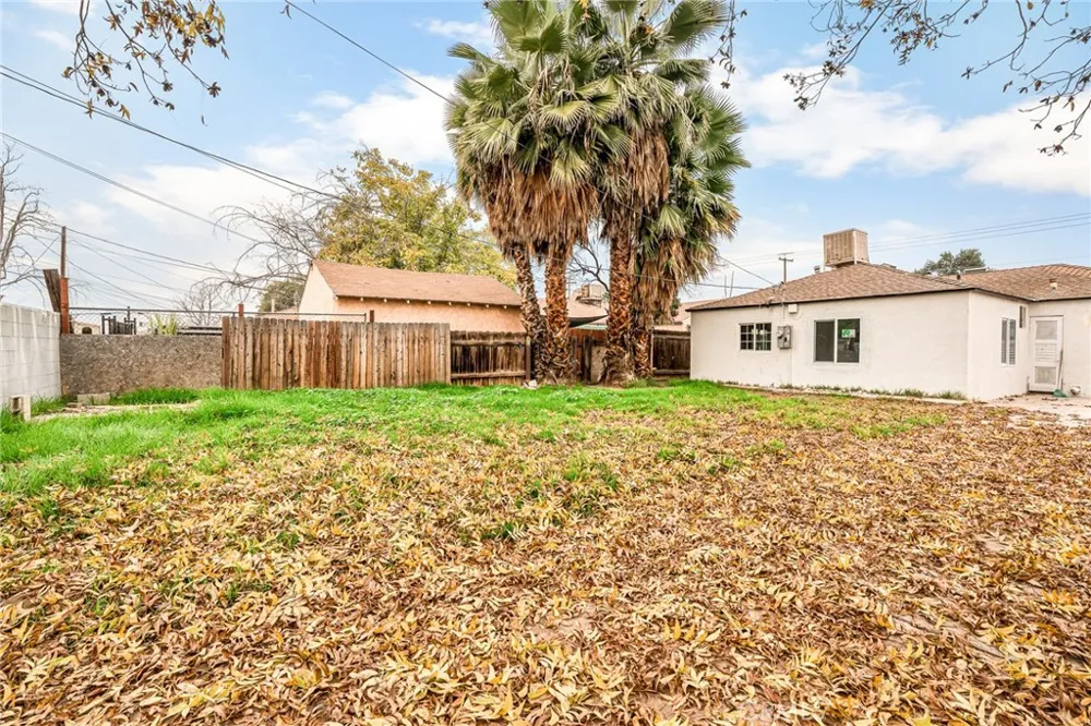 407 4th Bakersfield, CA 93304