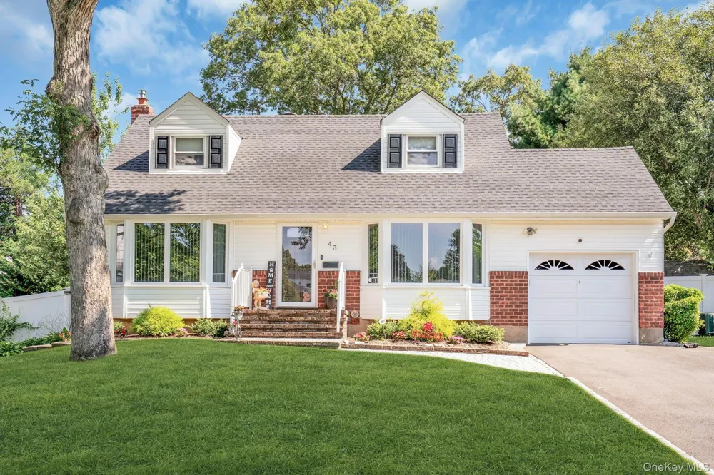 43 Genesee Drive Commack, NY 11725