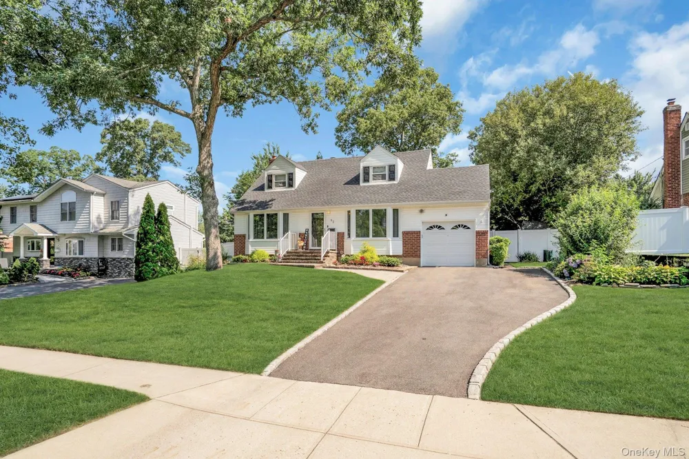 43 Genesee Drive Commack, NY 11725