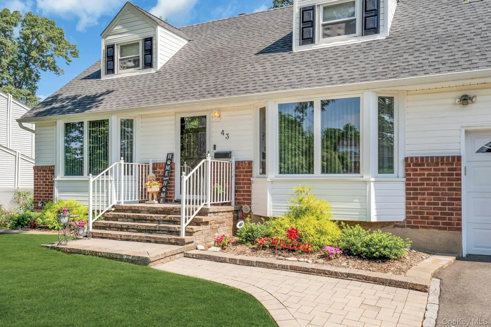 43 Genesee Drive Commack, NY 11725