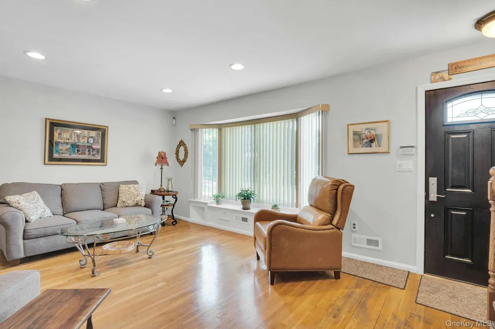 43 Genesee Drive Commack, NY 11725