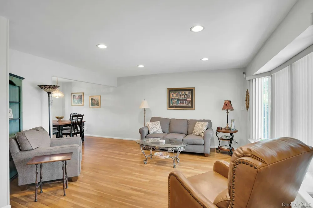 43 Genesee Drive Commack, NY 11725
