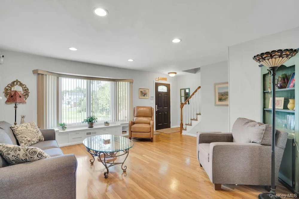 43 Genesee Drive Commack, NY 11725