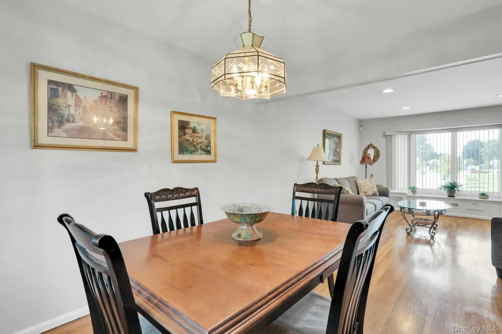 43 Genesee Drive Commack, NY 11725