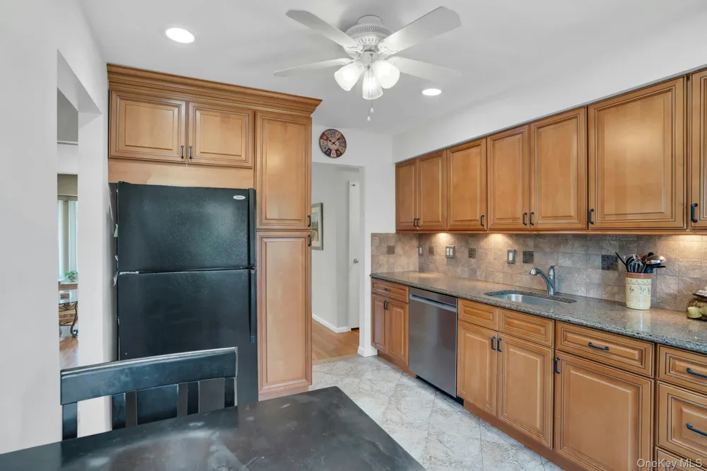43 Genesee Drive Commack, NY 11725