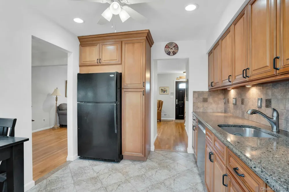 43 Genesee Drive Commack, NY 11725