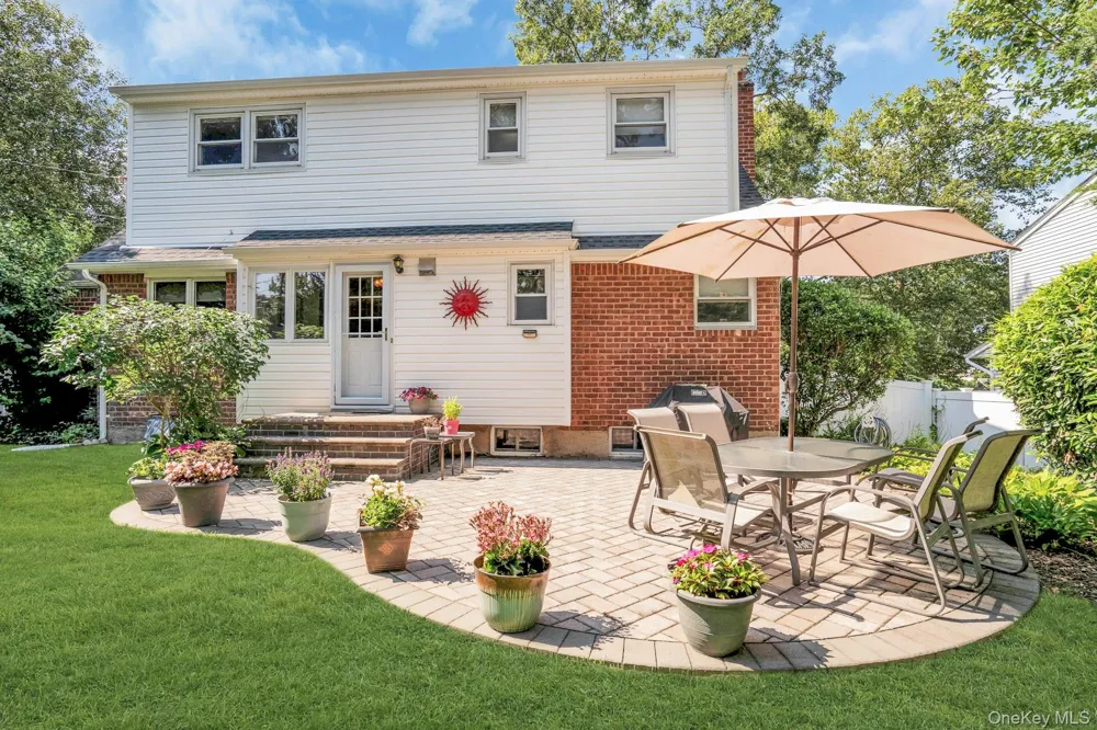 43 Genesee Drive Commack, NY 11725