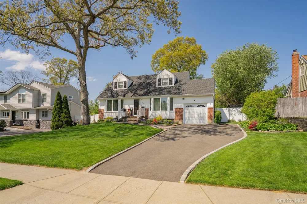 43 Genesee Drive Commack, NY 11725