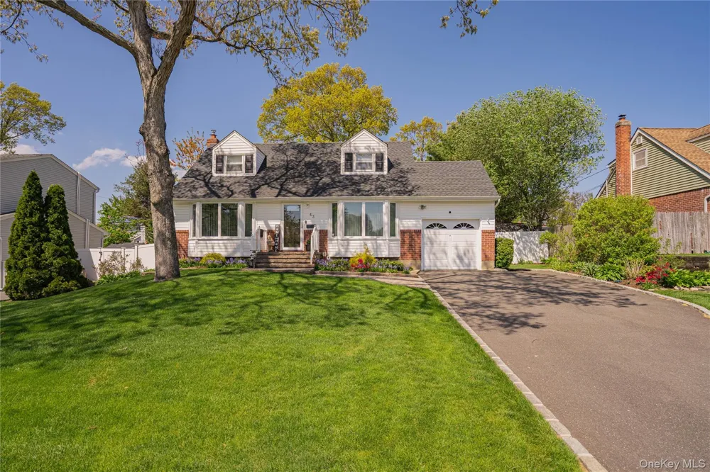 43 Genesee Drive Commack, NY 11725