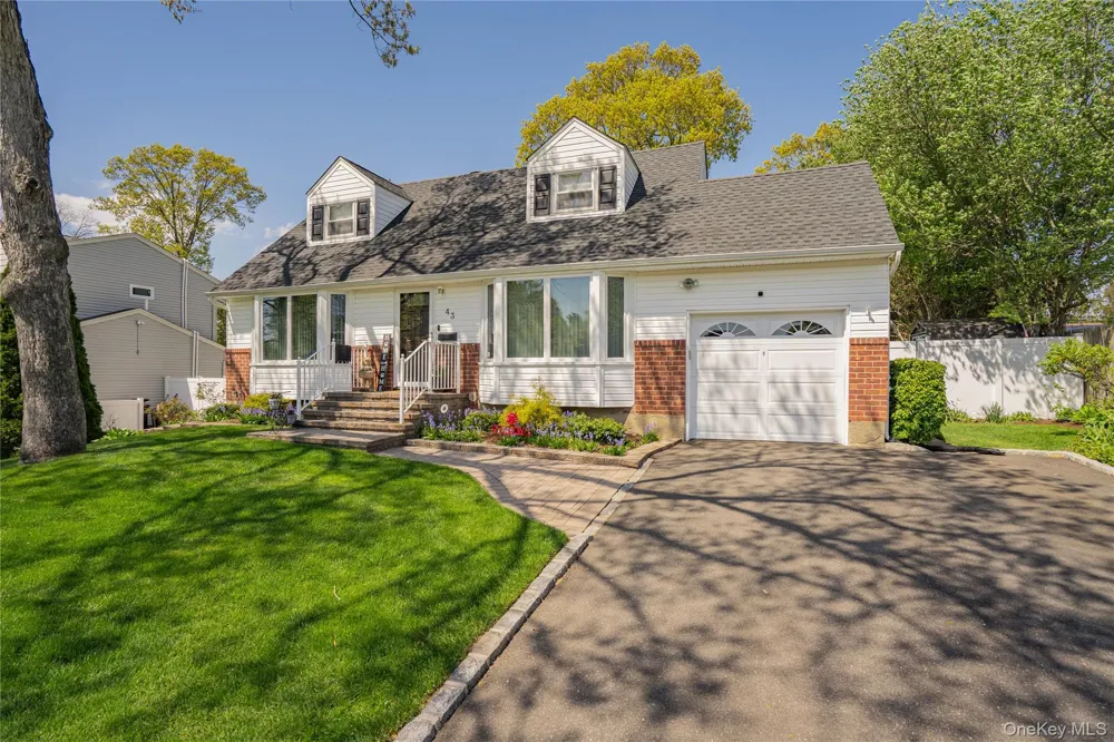 43 Genesee Drive Commack, NY 11725