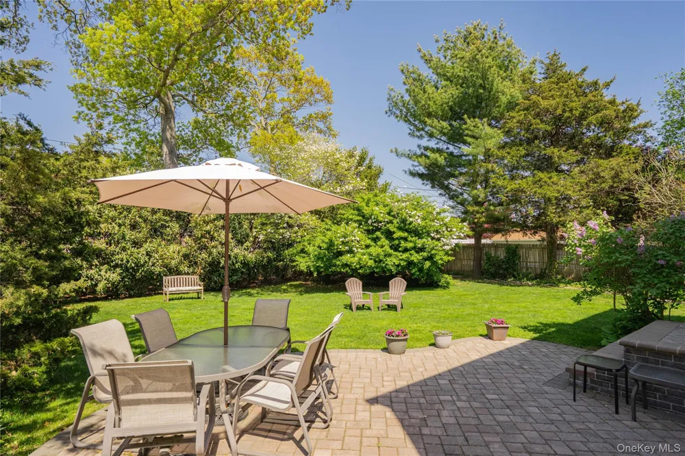 43 Genesee Drive Commack, NY 11725