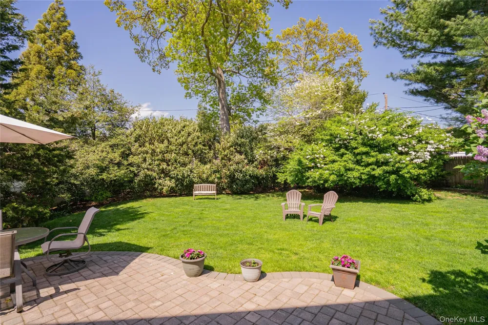 43 Genesee Drive Commack, NY 11725