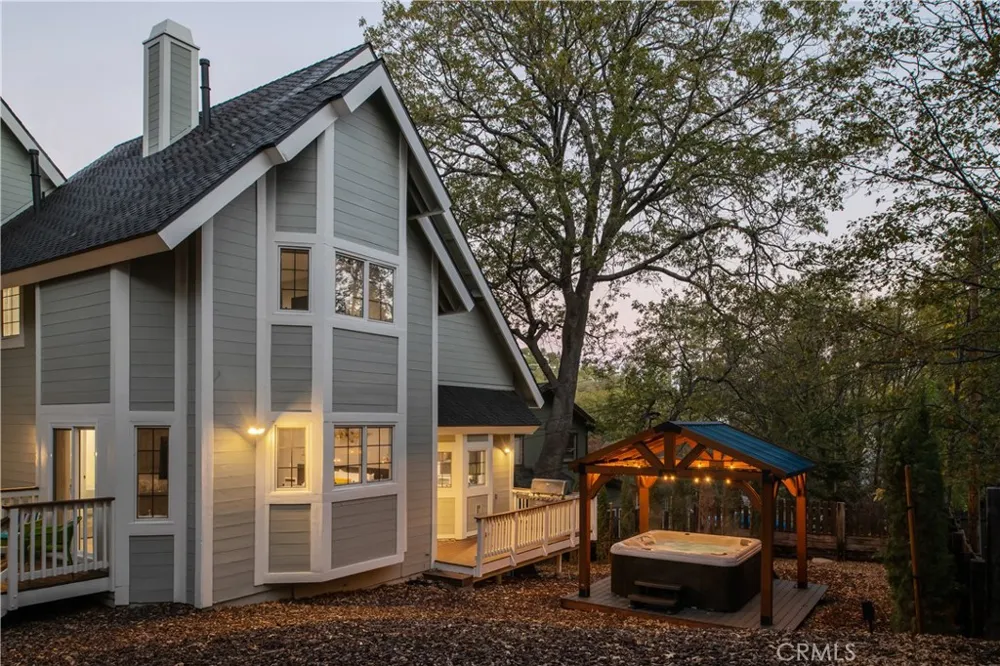 1037 Beaver Lake Arrowhead, CA 92352
