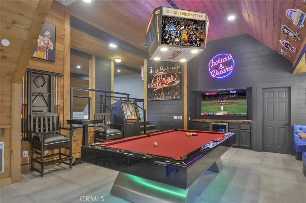 1037 Beaver Lake Arrowhead, CA 92352