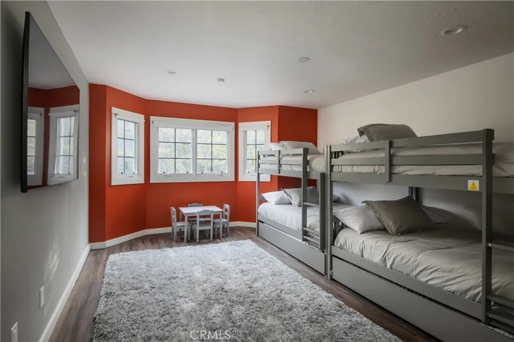 1037 Beaver Lake Arrowhead, CA 92352