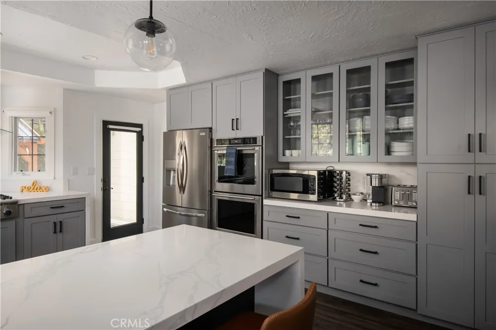 1037 Beaver Lake Arrowhead, CA 92352