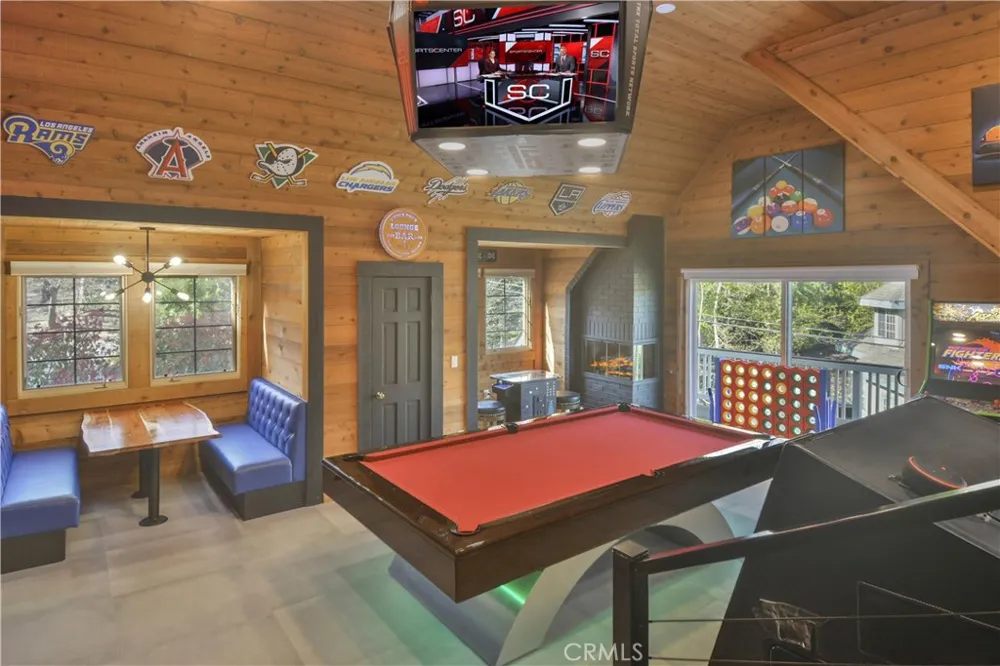 1037 Beaver Lake Arrowhead, CA 92352