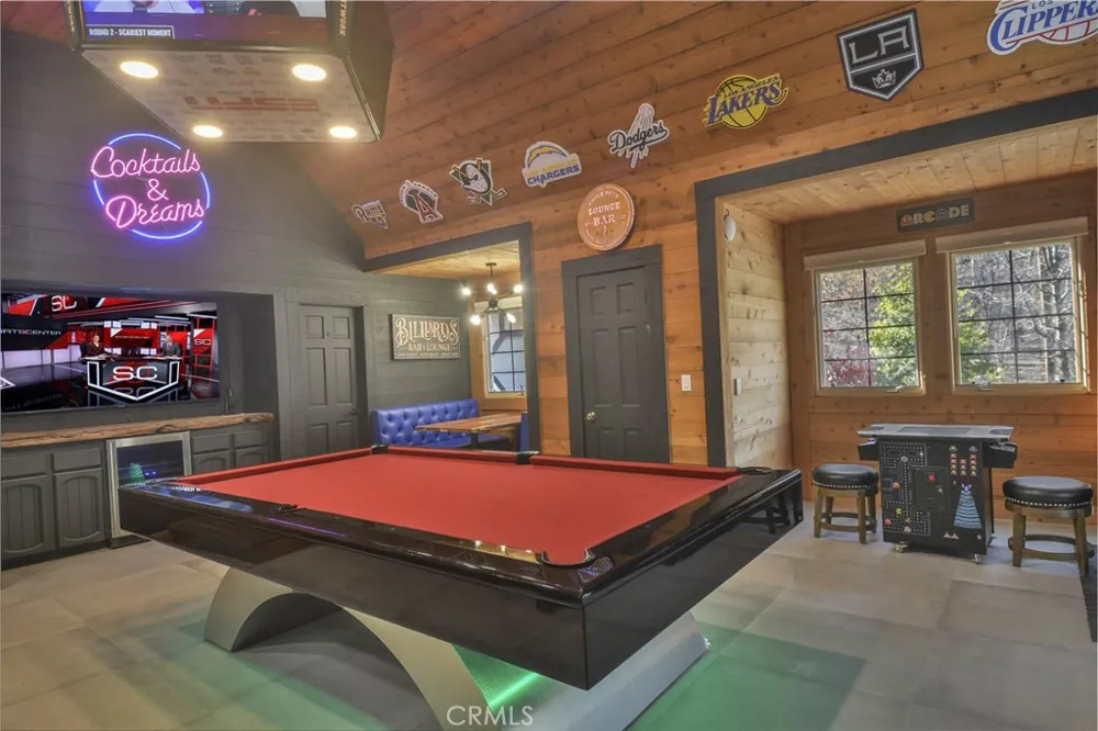1037 Beaver Lake Arrowhead, CA 92352