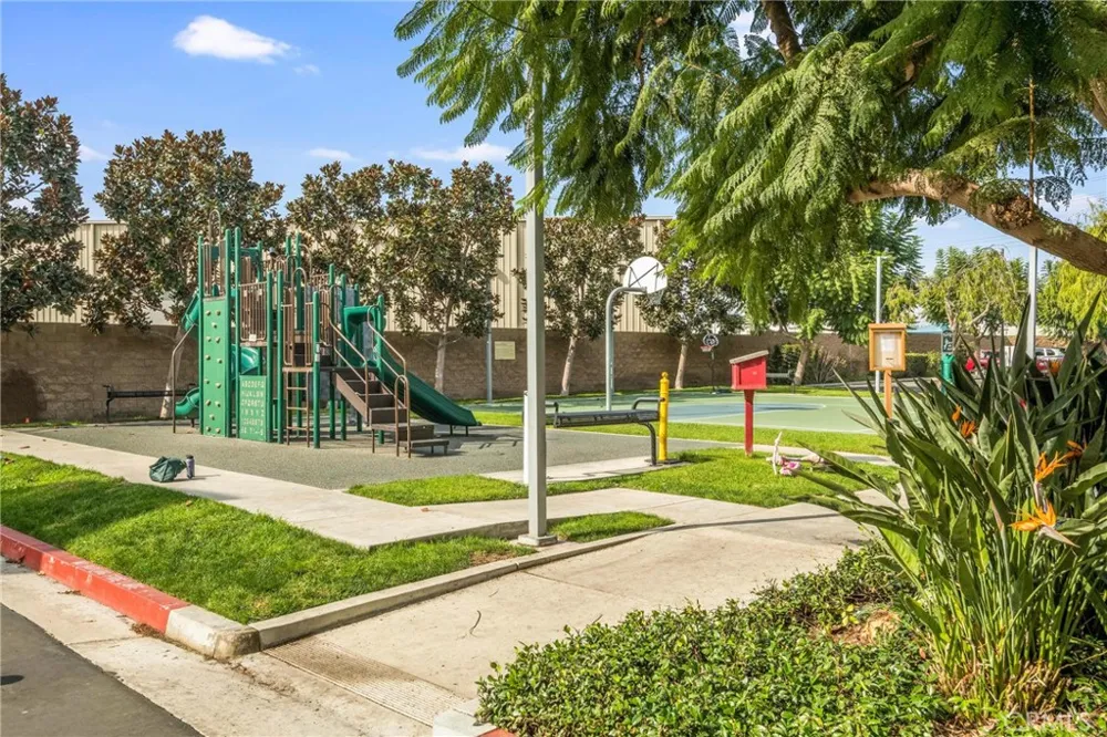5403 W 149th Place #3 Hawthorne, CA 90250