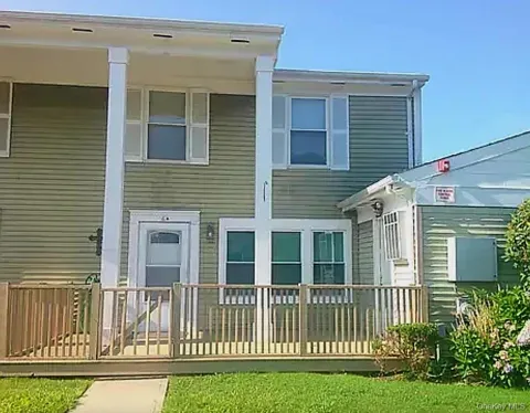 6 Ticonderoga Court