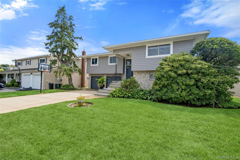 2054 Whalen Avenue Merrick, NY 11566