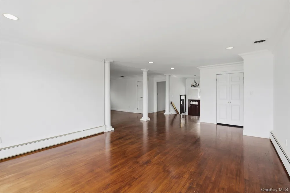 2054 Whalen Avenue Merrick, NY 11566
