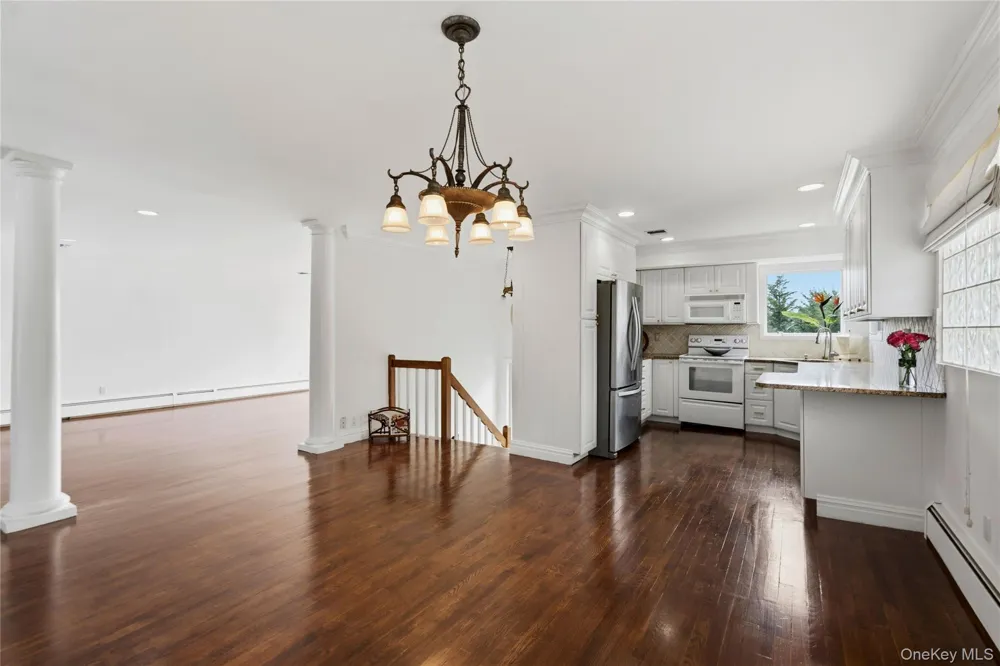 2054 Whalen Avenue Merrick, NY 11566