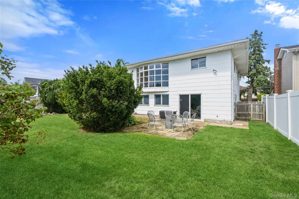 2054 Whalen Avenue Merrick, NY 11566