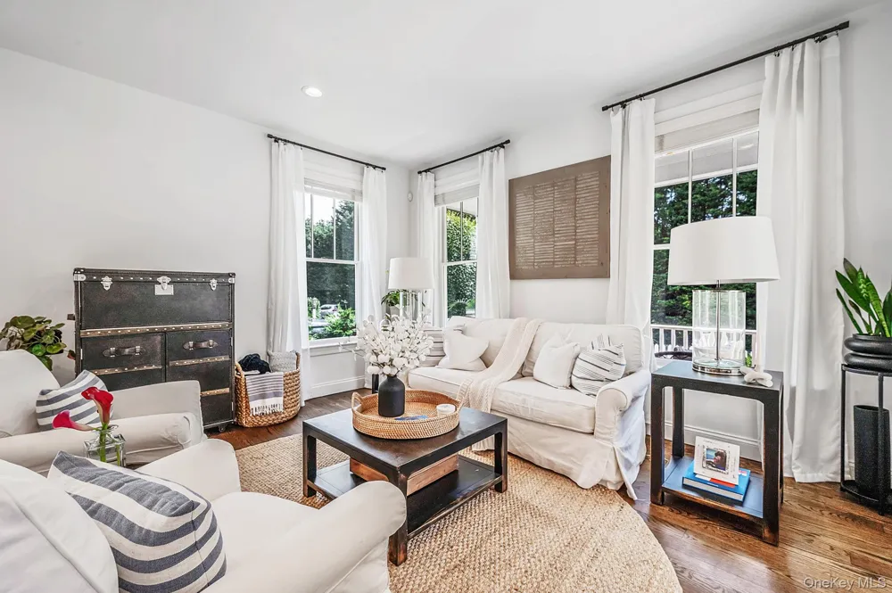 24 Pond Crossing #11 Southampton, NY 11968