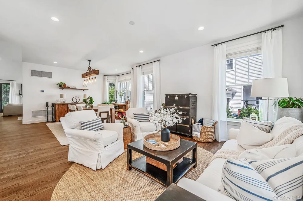 24 Pond Crossing #11 Southampton, NY 11968