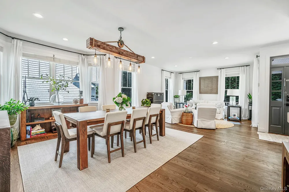 24 Pond Crossing #11 Southampton, NY 11968