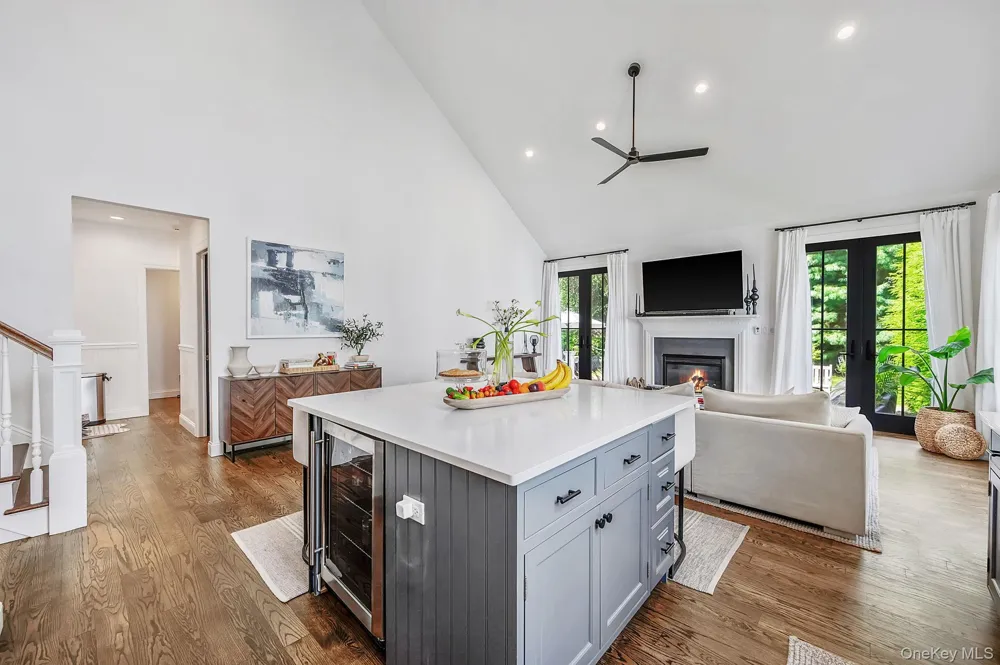 24 Pond Crossing #11 Southampton, NY 11968