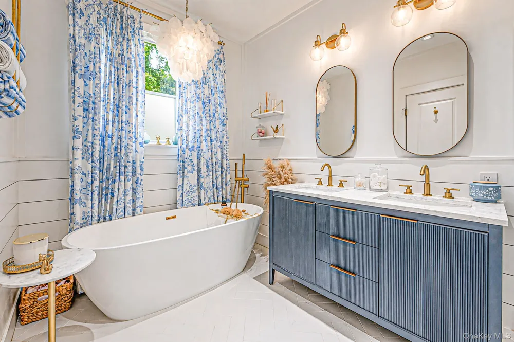 24 Pond Crossing #11 Southampton, NY 11968