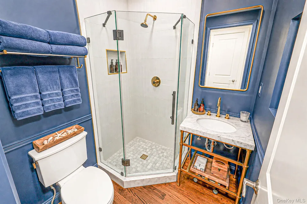 24 Pond Crossing #11 Southampton, NY 11968