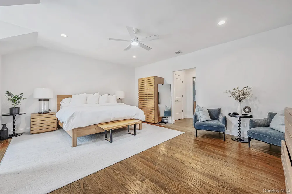 24 Pond Crossing #11 Southampton, NY 11968