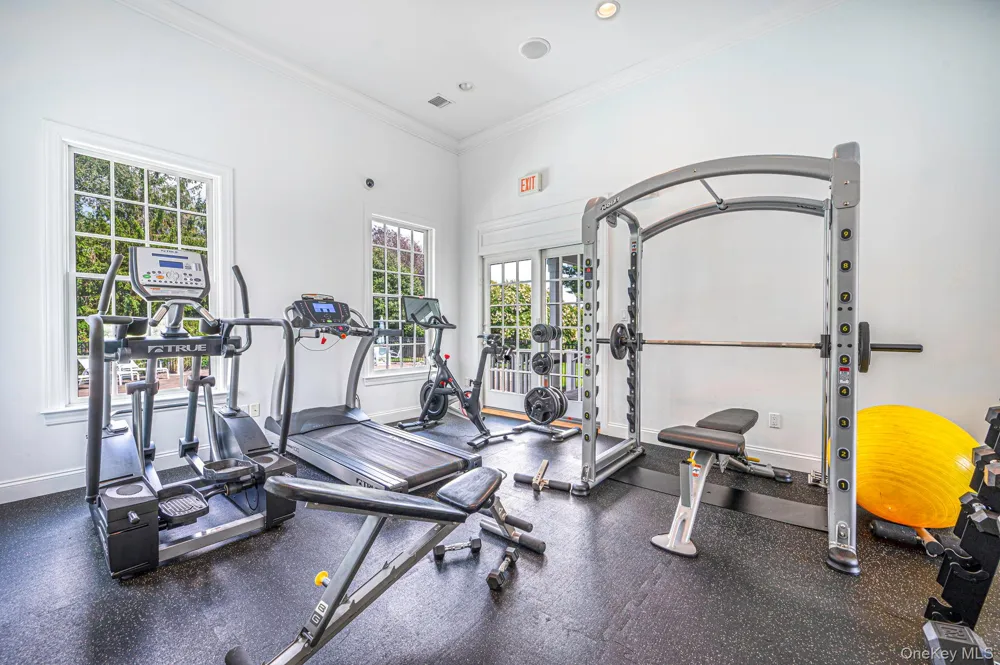 24 Pond Crossing #11 Southampton, NY 11968