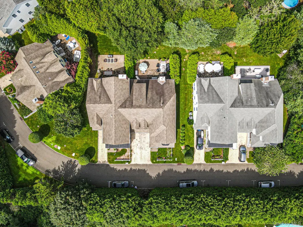 24 Pond Crossing #11 Southampton, NY 11968