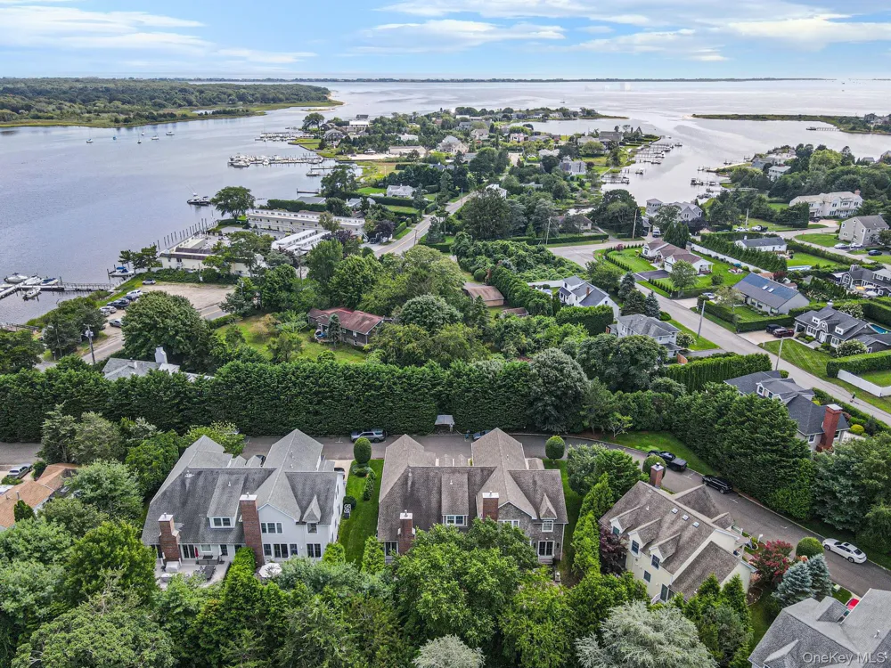 24 Pond Crossing #11 Southampton, NY 11968