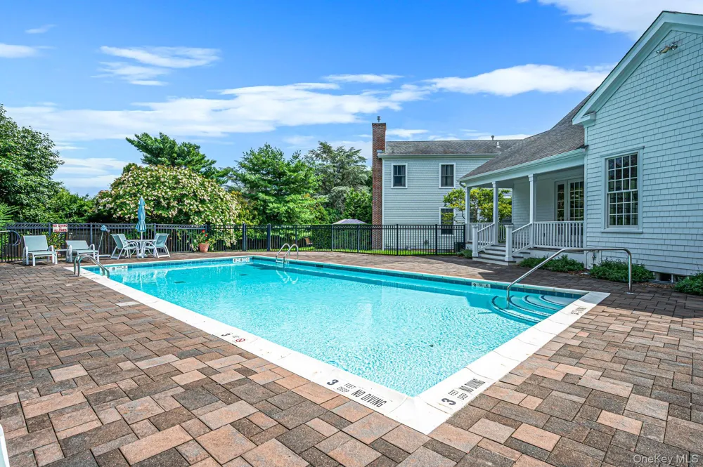 24 Pond Crossing #11 Southampton, NY 11968