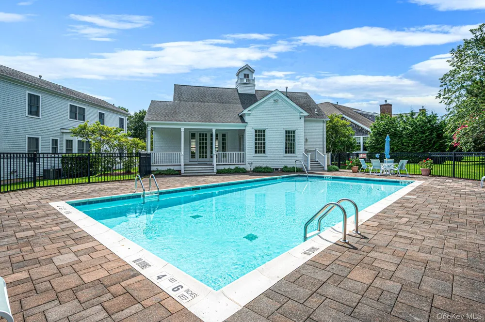 24 Pond Crossing #11 Southampton, NY 11968