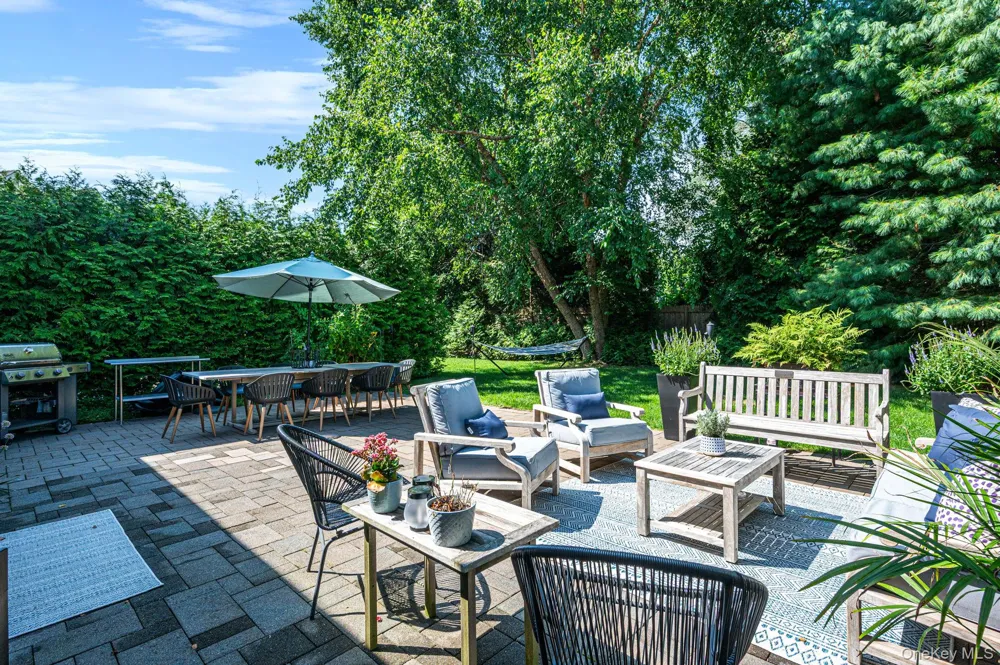 24 Pond Crossing #11 Southampton, NY 11968